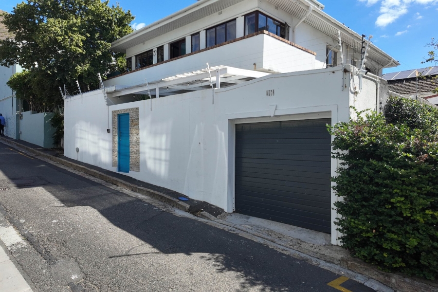 To Let 3 Bedroom Property for Rent in Green Point Western Cape